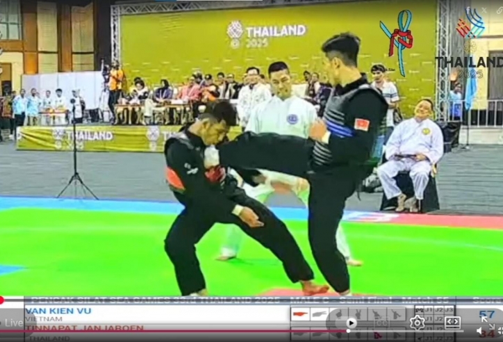 Sắp thua, võ sĩ Thái Lan 'đưa mặt vào đòn đá' của Việt Nam ăn vạ