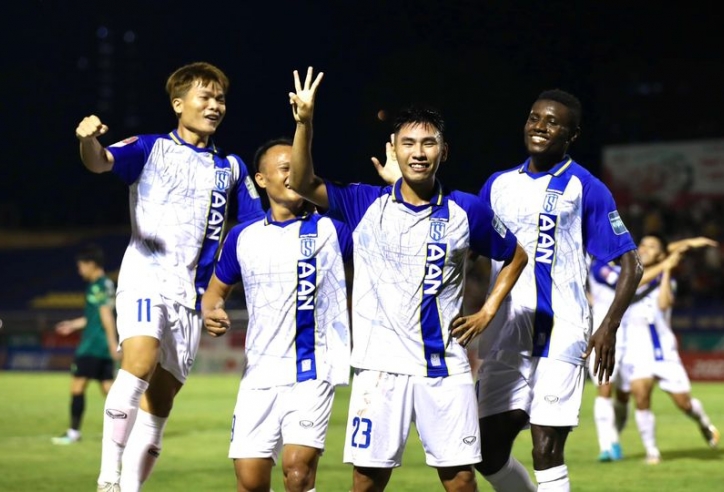 Sao trẻ tỏa sáng, SLNA thắng nhẹ nhàng TP HCM
