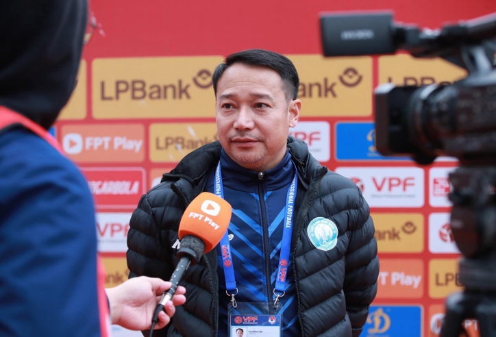 HLV Vũ Hồng Việt bất ngờ vẫn ở lại CLB Nam Định