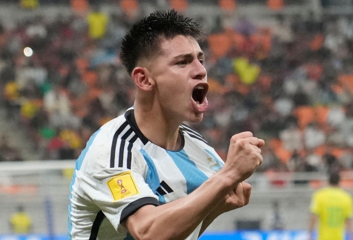 Man City tính đường chia tay 'tiểu Messi'