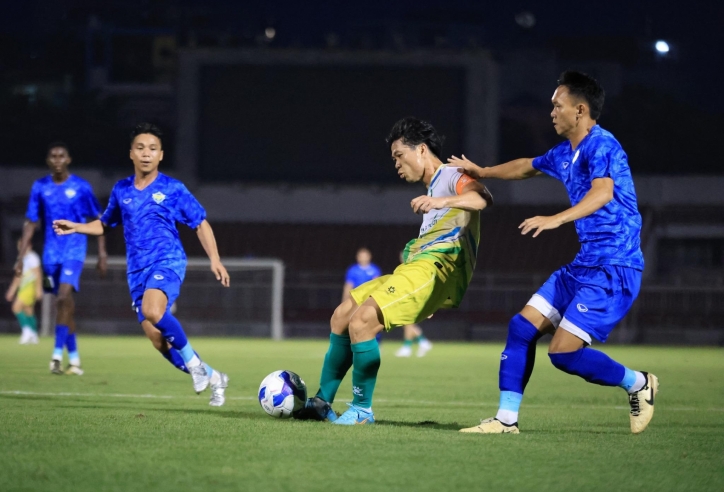 Công Phượng và Xuân Trường ghi bàn, giúp đội thắng đậm 5-1