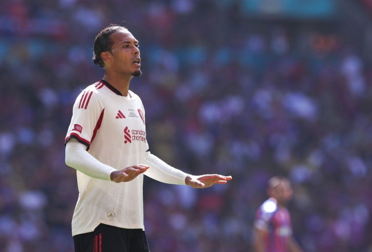 Van Dijk thất vọng khi Liverpool thua sốc trước Crystal Palace