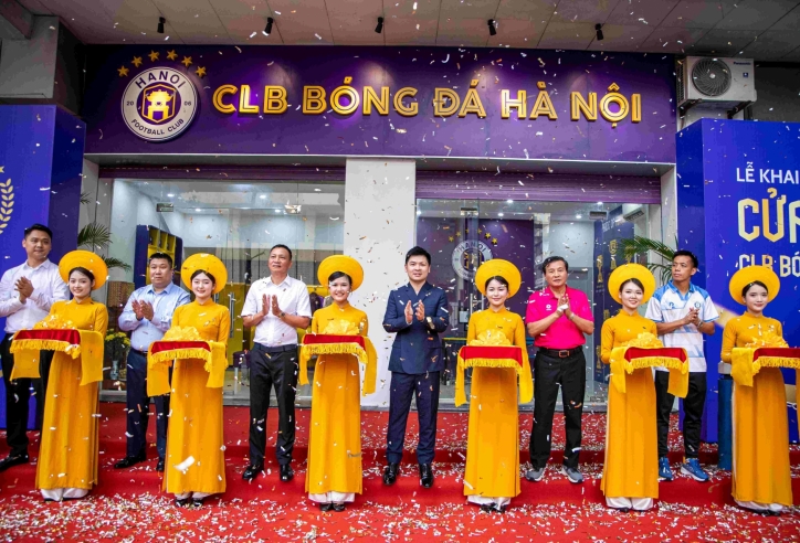 CLB Hà Nội chính thức khai trương cửa hàng bán vật phẩm lưu niệm