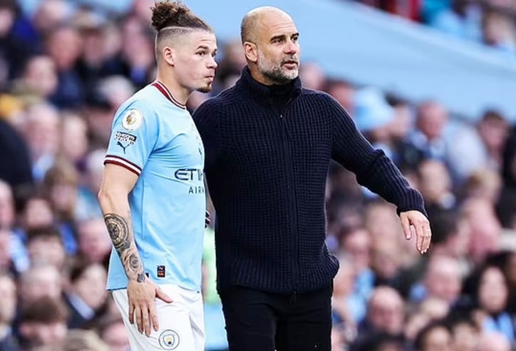 Pep Guardiola liên tục nói xin lỗi Kalvin Phillips