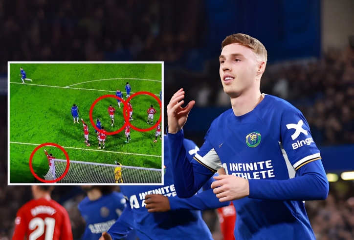 MU phòng ngự rất khó hiểu ở bàn thua thứ 4 trước Chelsea
