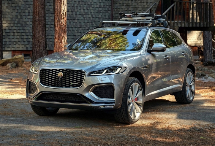 Jaguar Land Rover định hướng lại việc sản xuất trong bối cảnh doanh số EV giảm.