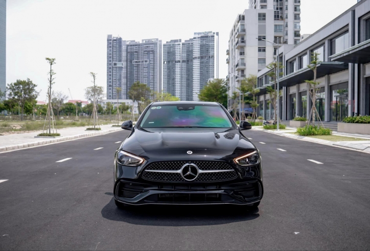 Mercedes-Benz C300 AMG 2022 chạy lướt 1.000 km rao bán giá rẻ bất ngờ