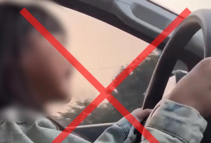 Xử phạt ông bố để con gái chưa đủ tuổi cầm vô lăng lái ô tô chạy 60km/h