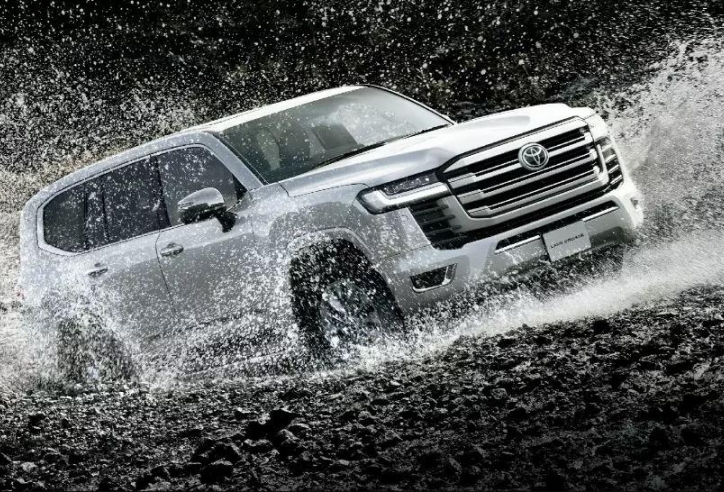 Toyota Land Cruiser LC300 2025 vừa ra mắt đã cháy hàng, hãng xe Nhật Bản tạm ngừng nhận đơn