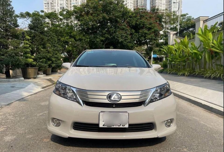 Lexus HS 250h tái xuất trên thị trường xe cũ Việt Nam: Hàng hiếm với giá ngang sedan phổ thông