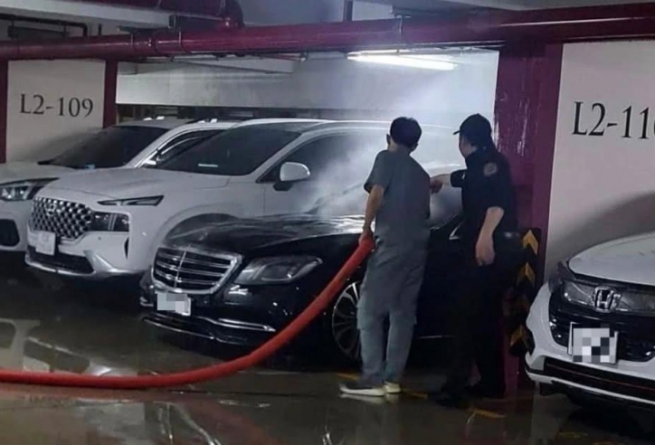 Vụ cháy xe sang của ca sĩ Duy Mạnh: Trách nhiệm thuộc về ai khi xe đang bảo hành bỗng nhiên bốc cháy?