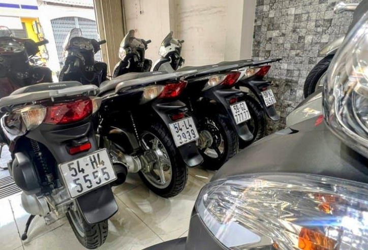Cơn mưa biển số xe máy đẹp trong phiên đấu giá 28/4