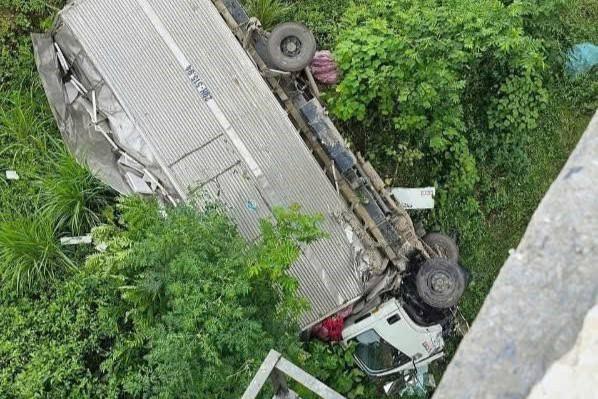 Tai nạn nghiêm trọng trên đường Hồ Chí Minh hé lộ khoảng trống trong an toàn giao thông?