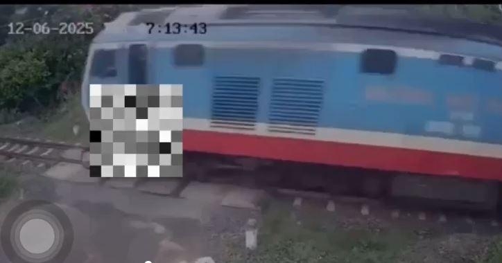 Hai người tử vong tại chỗ sau khi vượt rào chắn đường sắt ở Phú Yên