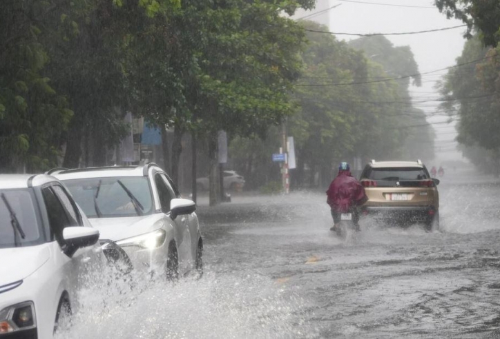 Bão Kajiki giật cấp 17 áp sát miền Trung, CSGT khẩn thiết khuyến cáo tài xế hạn chế lưu thông