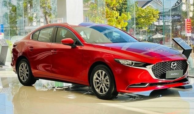 Sedan hạng C mất dần sức hút: Giảm sâu cũng khó bán