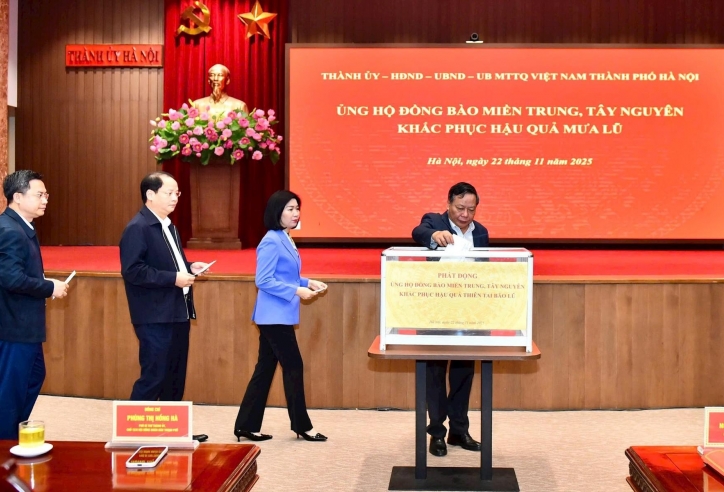 Cán bộ và nhân dân Thủ đô ủng hộ đồng bào miền Trung, Tây Nguyên khắc phục hậu quả mưa lũ