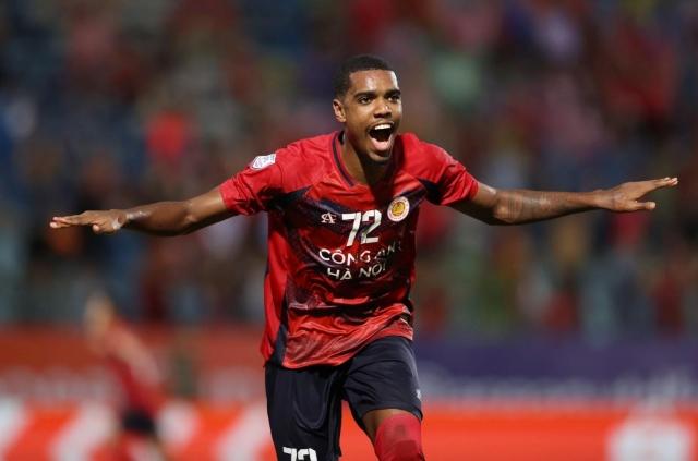 Ngoại binh CAHN tiến gần danh hiệu xuất sắc nhất năm