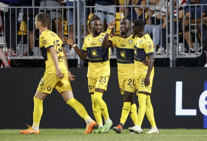 Quang Hải ngồi dự bị cả trận, Pau FC được khen có hy vọng