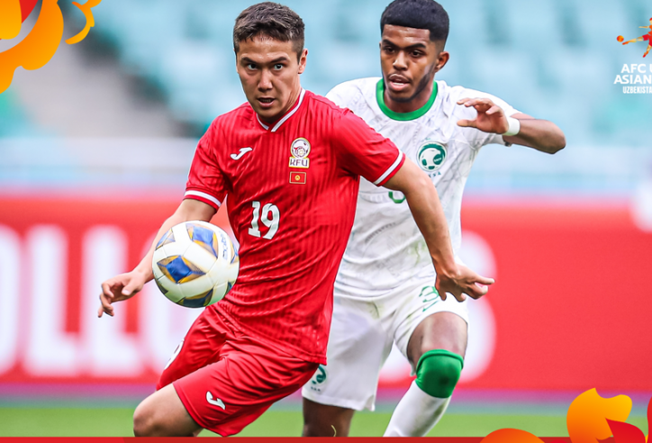 Bại tướng U20 Việt Nam thắng chật vật đội bóng yếu trong ngày ra quân