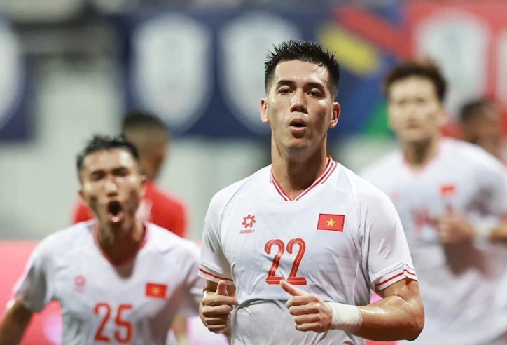 Trực tiếp ĐT Việt Nam 1-0 CAHN: Tiến Linh lập công