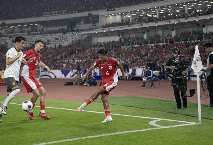 HLV Kluivert bất ngờ trao số 6 của ĐT Indonesia cho Beckham