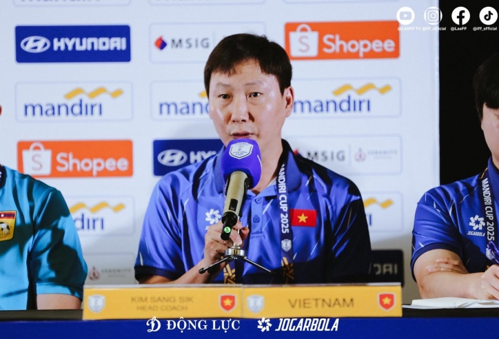 HLV Kim Sang Sik chỉ thắng 2 đội đua vô địch với U23 Việt Nam
