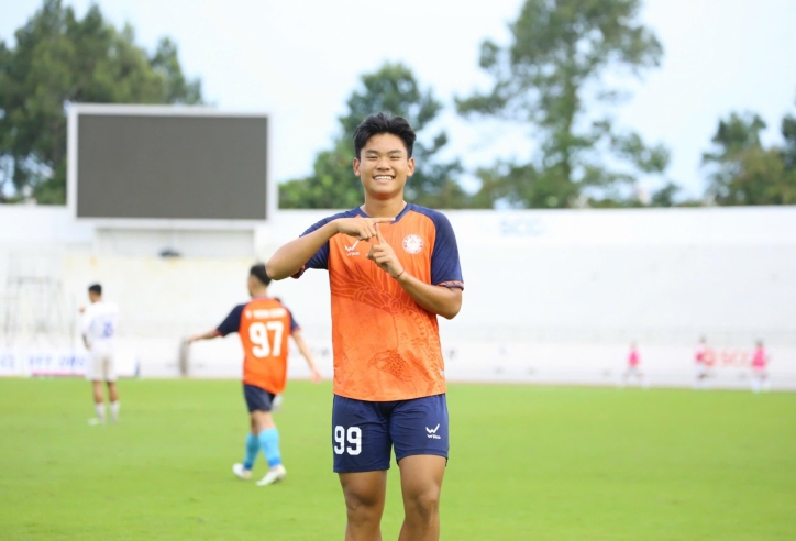 Con trai Quang Hải ghi bàn trước ngay sang Brazil thi đấu