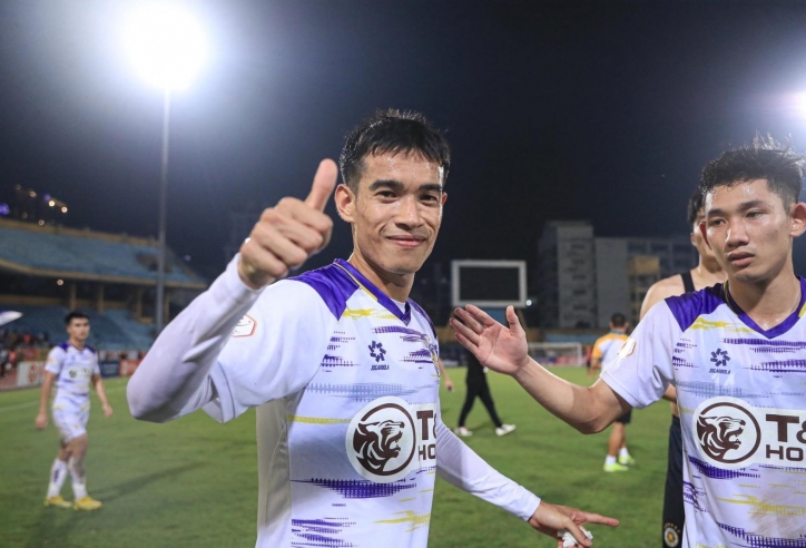 Văn Toàn lập cột mốc cực ấn tượng ở V-League