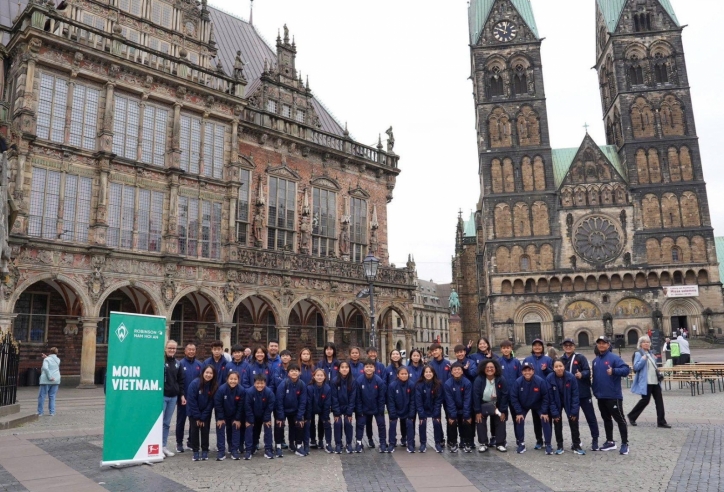 U17 nữ Việt Nam đi xem 1 trận đấu ở Đức