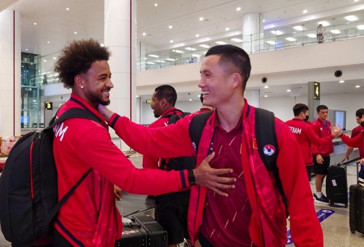 VIDEO: ĐT Việt Nam về nước sau trận thắng trước Lào