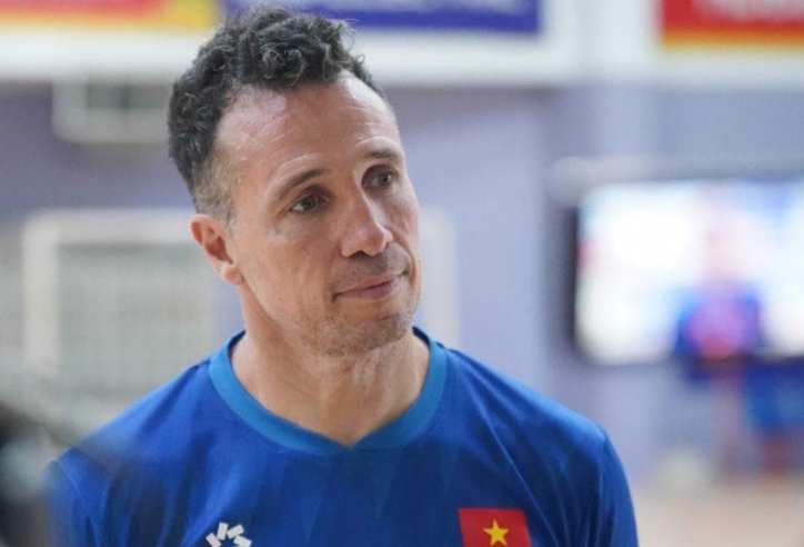 HLV Argentina phải loại 3 tuyển thủ Việt Nam trước SEA Games