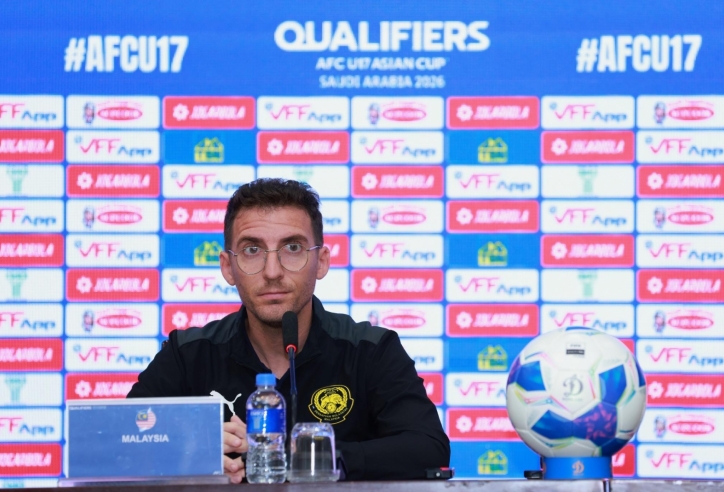 HLV Malaysia thốt lên khi thua 0-4: 'Việt Nam quá mạnh'