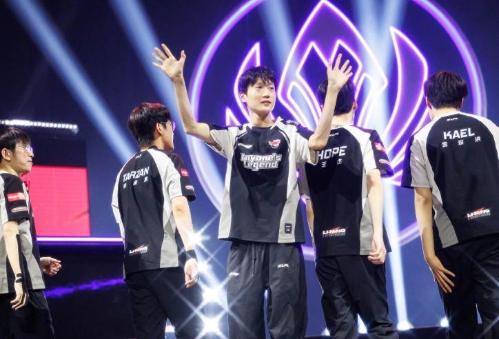 Shanks nghẹn ngào chia sẻ về Faker và T1 sau thất bại tại MSI 2025