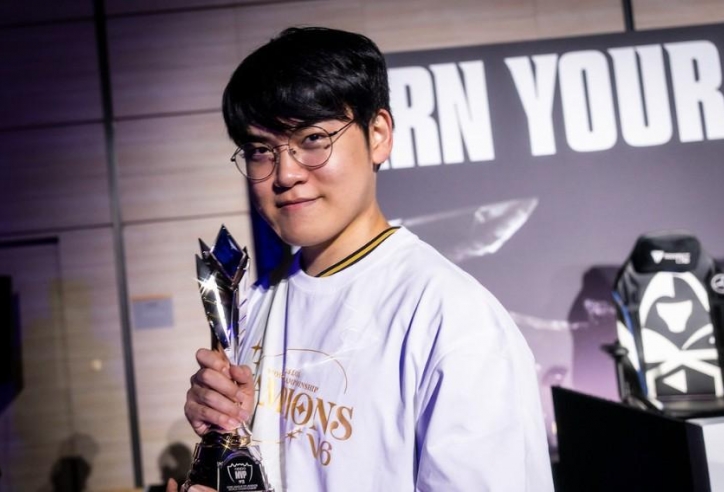 T1 Gumayusi: 'Danh hiệu FMVP năm nay đặc biệt hơn khi được Uzi trao tận tay'