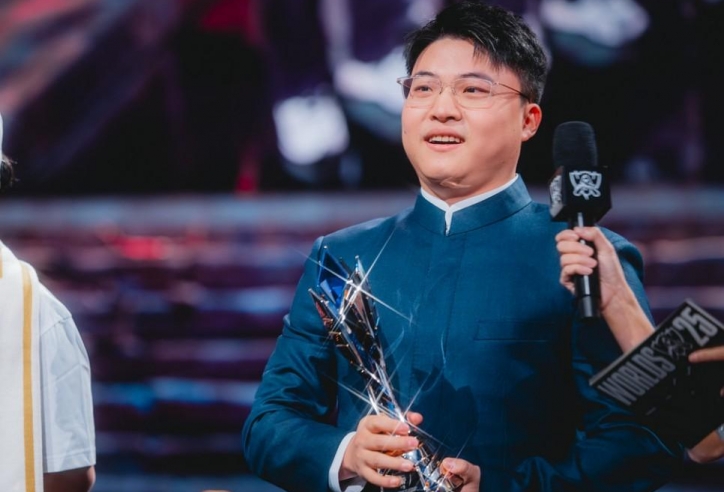 HLV Tabe bất ngờ đánh tiếng muốn Uzi gia nhập AL