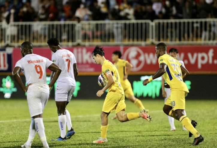 Sau cơn “hụt hơi” lạ kỳ, HAGL và Hà Nội FC có kịp xốc lại tinh thần cho cuộc đua V.League trên VieON?
