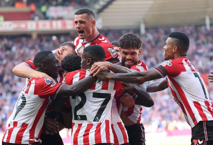 Sunderland đại thắng trong ngày trở lại Premier League