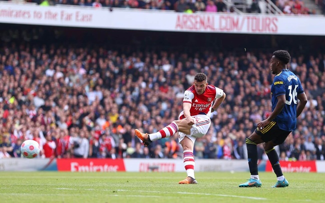 Tranh cãi về bàn thắng thứ 3 của Arsenal trước Man Utd