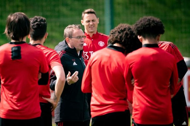 Biến căng tại Man Utd: 2 cầu thủ đánh nhau trên sân tập