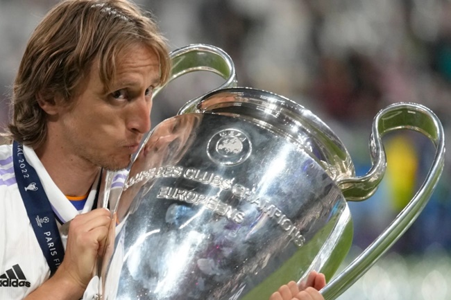 Vô địch Champions League, Modric quyết định tương lai tại Real