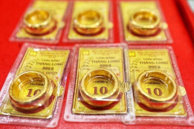 Giá vàng hôm nay sáng 12/8: Vàng thế giới tiếp đà giảm