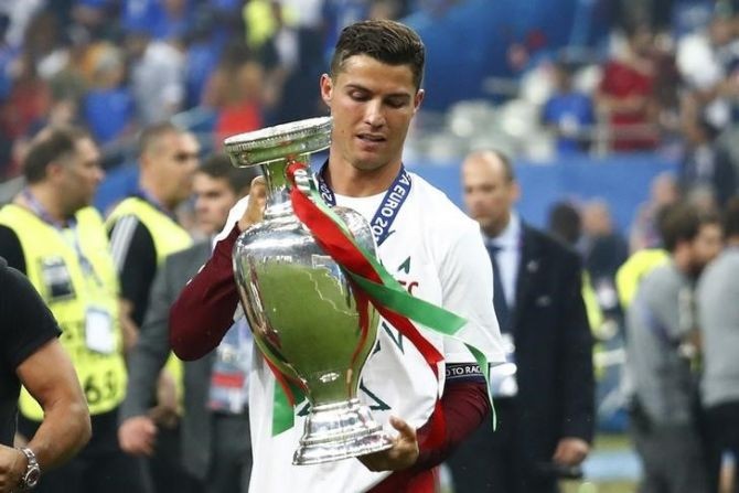 Chuyên gia khẳng định Bồ Đào Nha vô địch Euro 2024 nếu Ronaldo ngồi dự bị