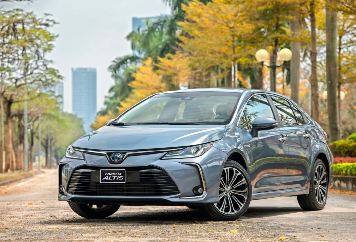 Toyota Corolla Altis: Giá lăn bánh 2023, TSKT & đánh giá xe