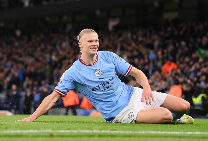 Nhớ lại vụ Rooney, fan MU muốn treo giò Erling Haaland