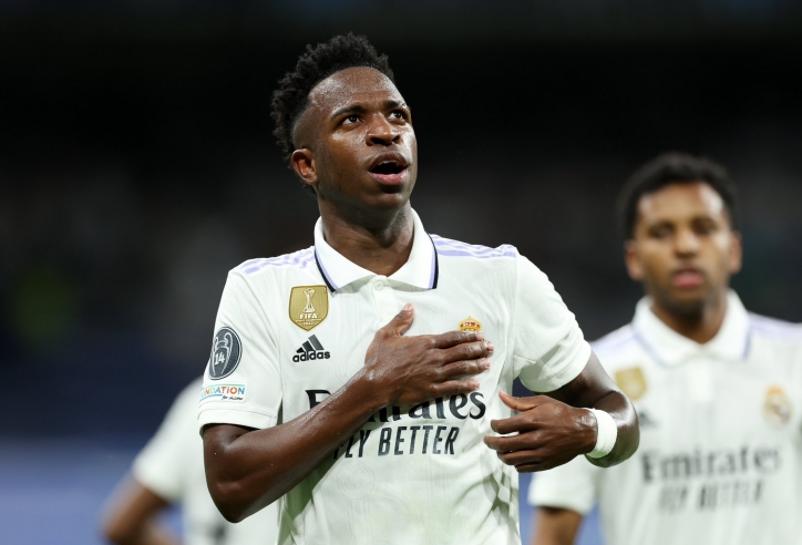 Dàn sao và fan Real Madrid có hành động cực đẹp, ‘tiếp lửa’ Vinicius