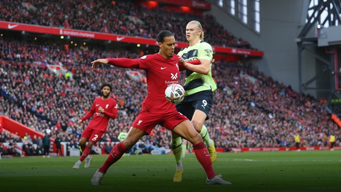 Không phải Arsenal, lộ diện đội được hưởng lợi sau trận Liverpool vs Man City