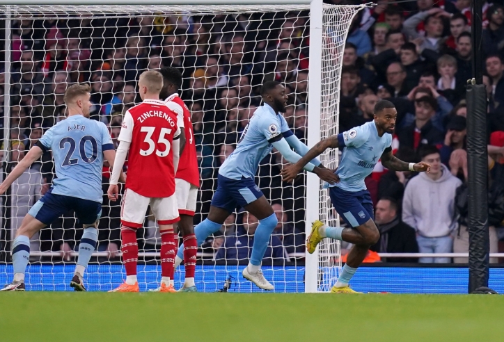 XÁC NHẬN: Trọng tài VAR mắc lỗi nghiêm trọng, Arsenal hòa tức tưởi trước Brentford