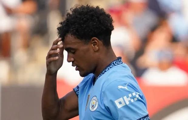 Vừa tái xuất, sao Man City lại chấn thương đầy vô duyên