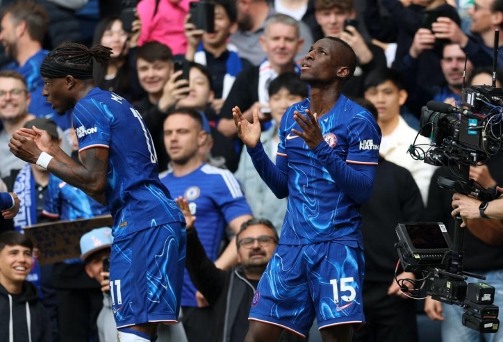 Phong độ 'bất thường' của Jackson và Sanchez giúp Chelsea thắng Everton